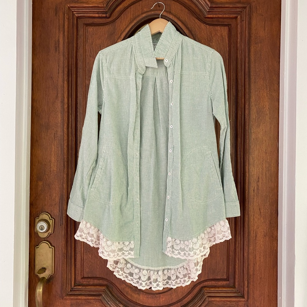 Umgee ladies long green and white striped tunic with lace trim, size small